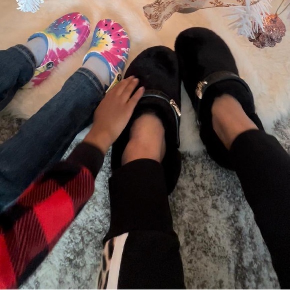 NWT RARE Crocs Classic Fur Sure - Picture 13 of 15